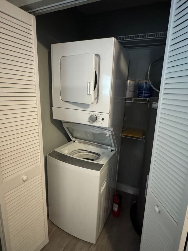 Building Photo - 2 bedroom 1 bath in Saint Cloud ALL UTILIT...