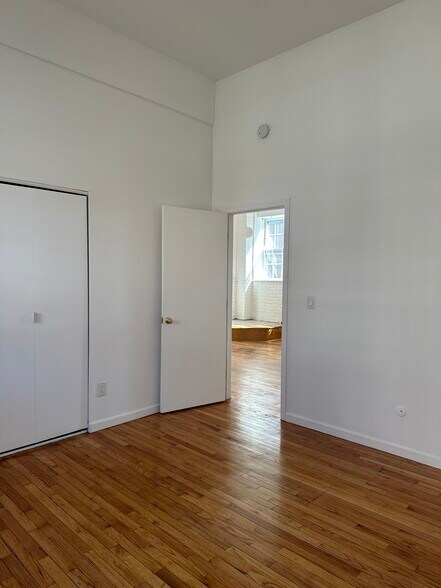 Building Photo - 8 N Clover St