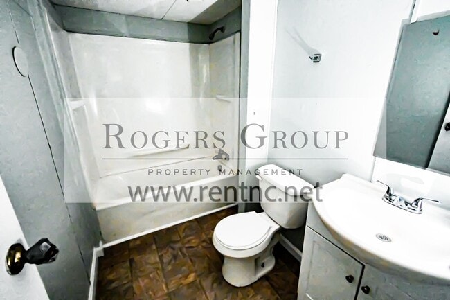 Building Photo - 65 Mark St