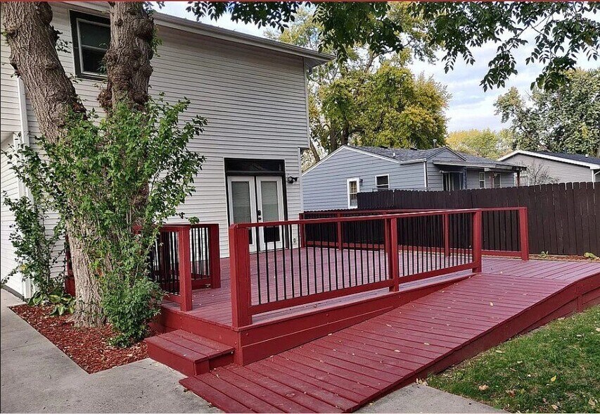 Building Photo - 621 E Granger Ave
