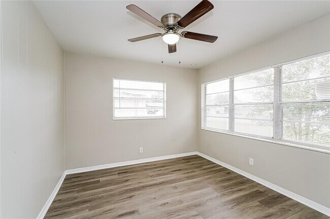 Building Photo - 5204 S 81st St