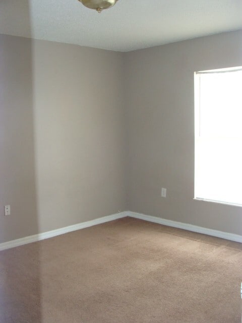 Building Photo - Wonderful 2 bedroom home with Addition Den or Office, Great Location