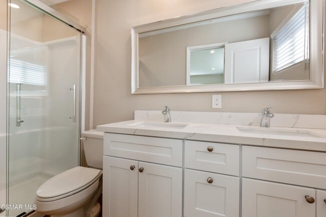 Building Photo - 659 Brossard Dr