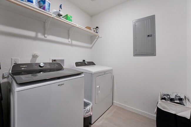 Building Photo - "NO RENT UNTIL SEP 1! Charming 4-Bedroom Oasis with 2 Full Baths in Converse - 1500 Sq Ft of Comf...
