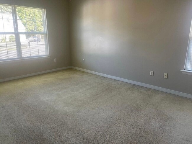 Building Photo - Beautiful two story home in the Ashbrook C...