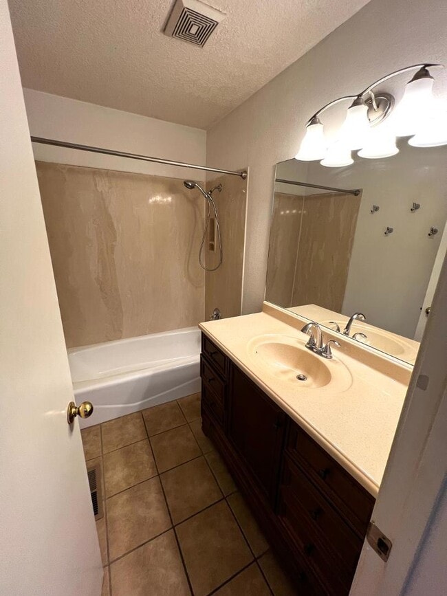 Building Photo - 4353 Altura Vista Ln NE