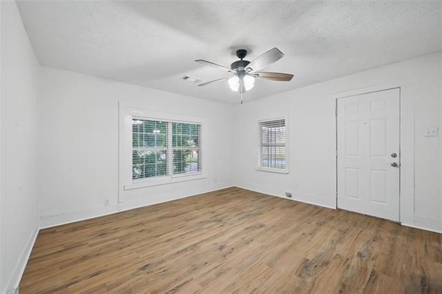 Building Photo - 908 E Houston St