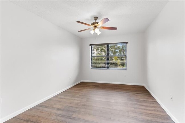 Building Photo - 200 City View Dr