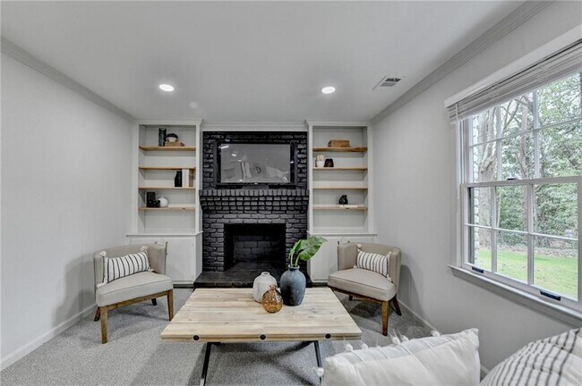 Building Photo - 1450 Cedarhurst Dr