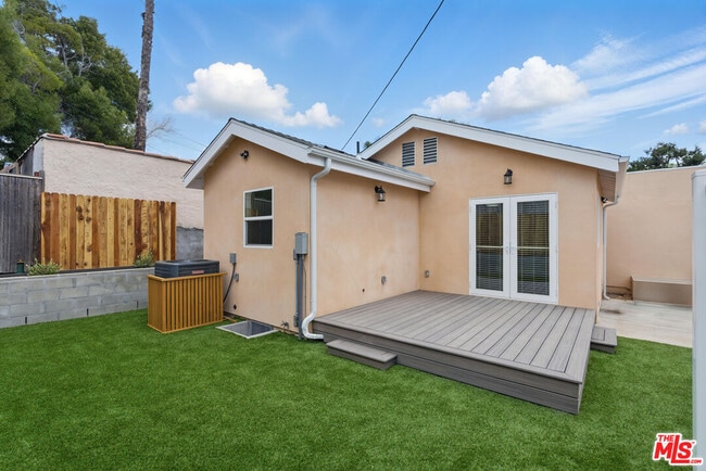 Building Photo - 1349 S Curson Ave