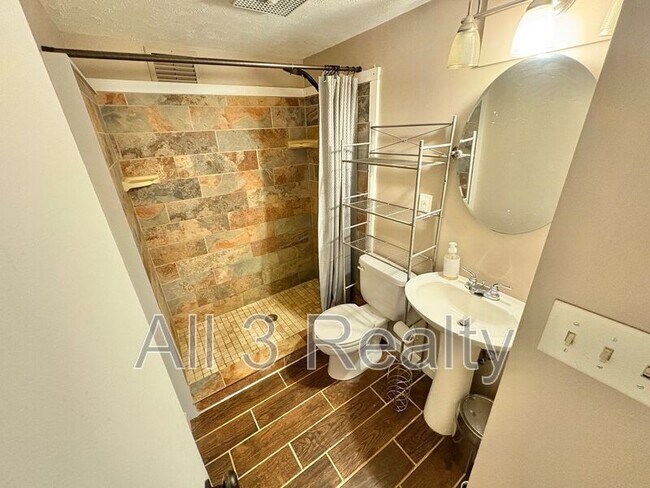 Building Photo - 435 Sherwood Rd