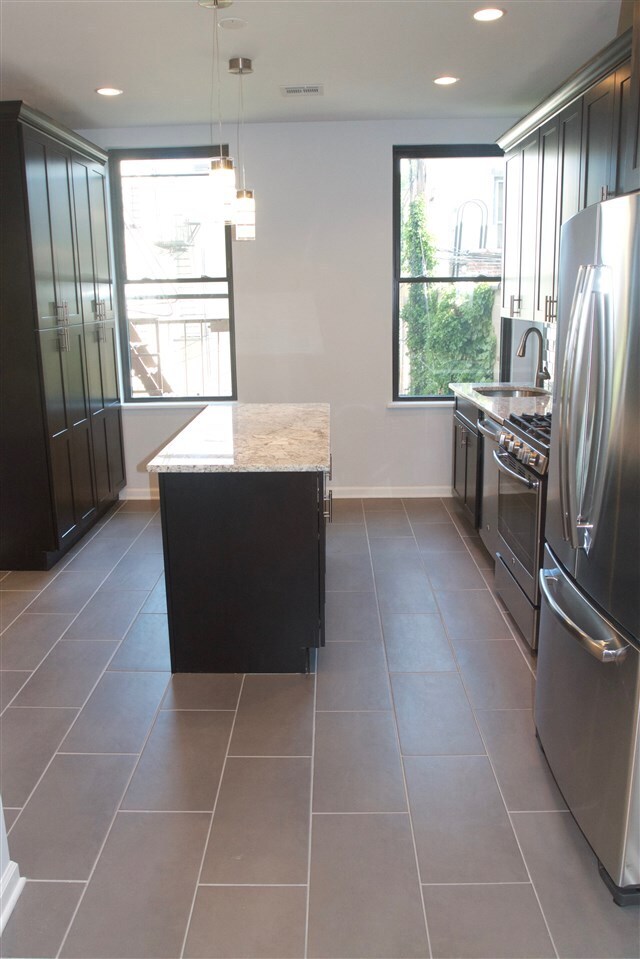 Building Photo - 106 5th St