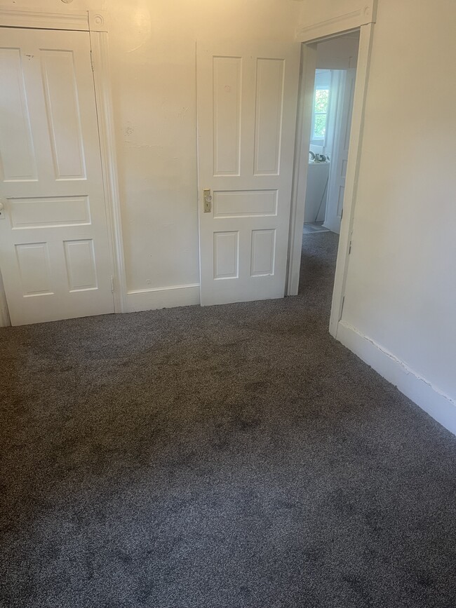 Building Photo - 206 Welles St