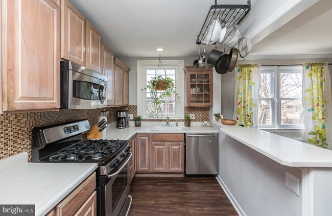 Building Photo - 852 Fairfax Rd