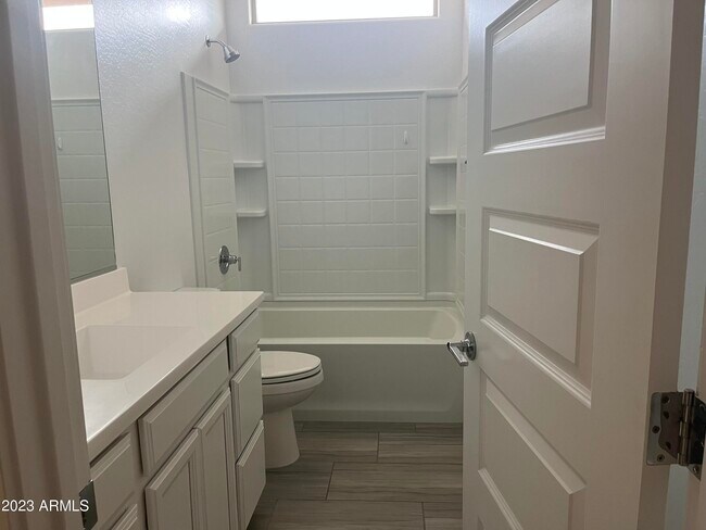 Building Photo - 566 E White Wing Dr