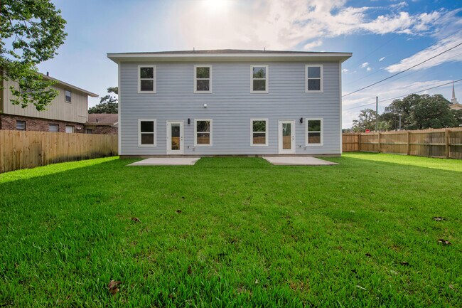 Building Photo - 30 Harbeson Ave NE