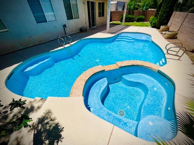 Building Photo - 2722 La Porte Ct