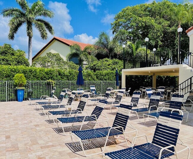 Building Photo - 10615 Ocean Palm Way