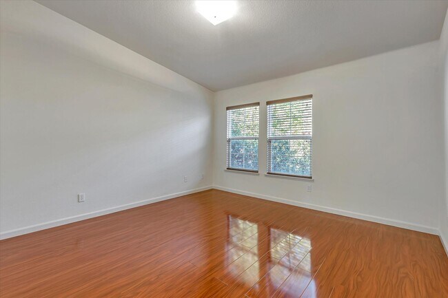 Building Photo - Beautiful Communication Hill Townhome