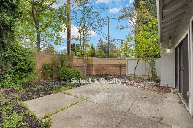 Building Photo - 546 La Corso Dr