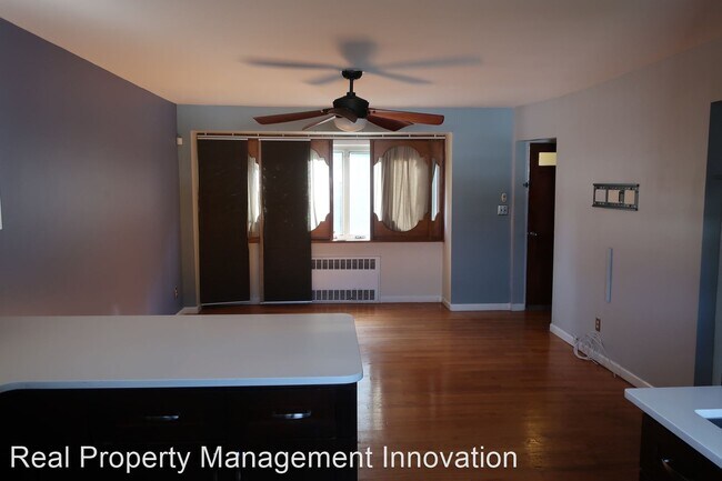 Building Photo - 4 br, 2 bath House - 221 E Hawthorne Avenue