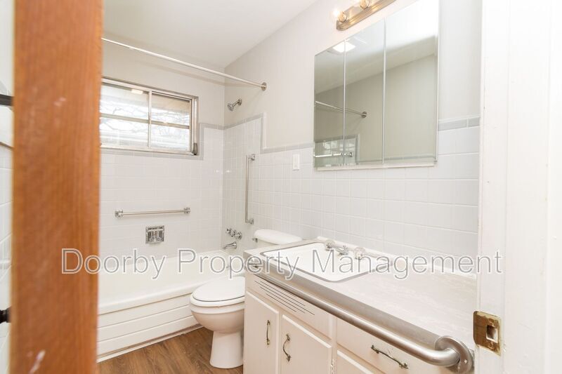 Building Photo - 3621 Lerch St