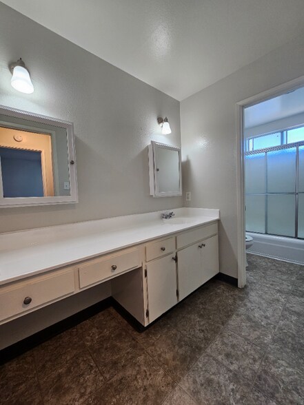 Building Photo - 1135 W I St