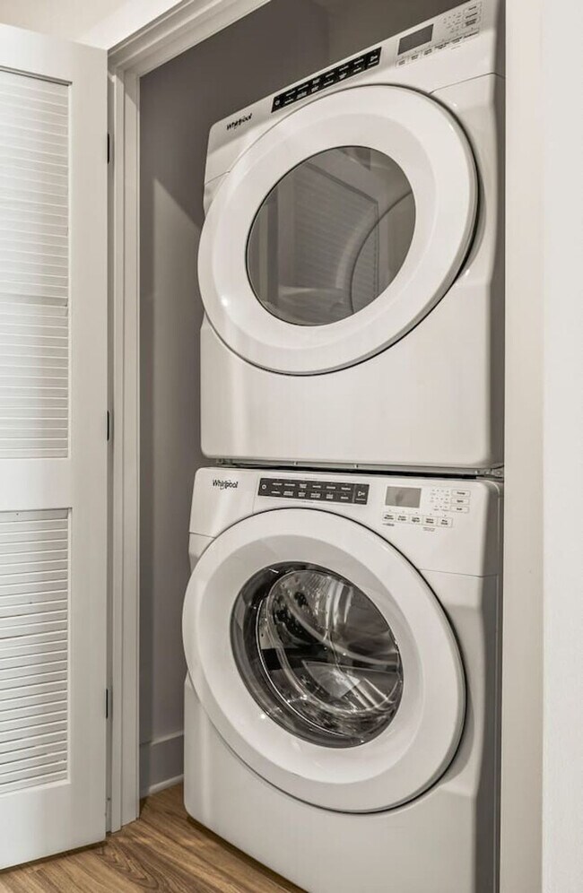 Building Photo - 617 N 12th St