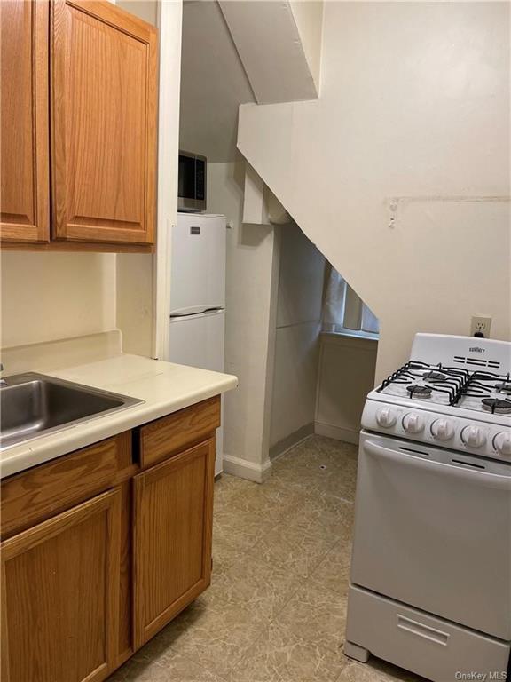 Building Photo - 68 Mason St