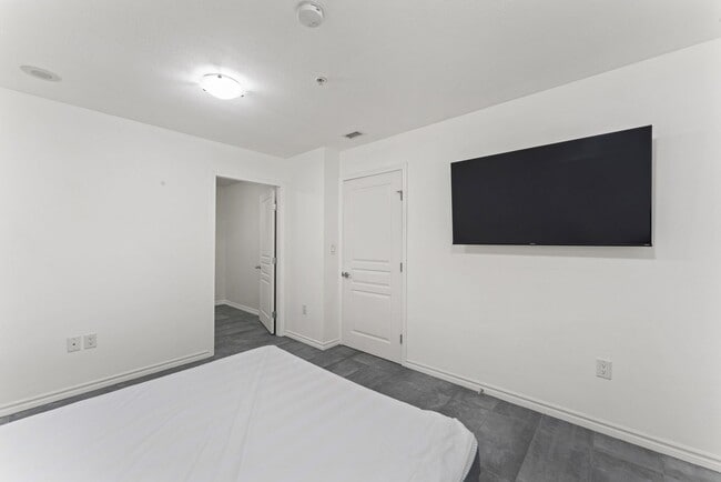 Building Photo - San Diego- Downtown- La Vita – Little Italy Condo- Split Level Style Move-In Special