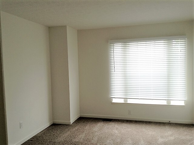 Building Photo - 111 Leather Leaf Ln