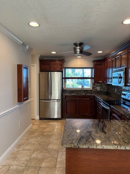 Building Photo - 2700 Bayshore Blvd