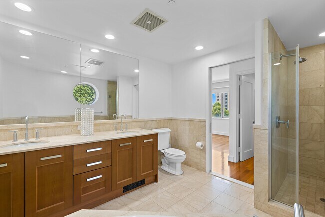 Building Photo - 8100 River Rd