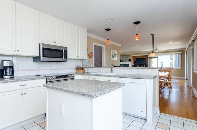 Building Photo - (W098) 4 Sea Oats Lane, Wrightsville Beach...