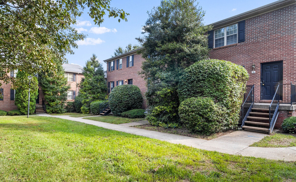 Building Photo - EAGLE CREEK TOWNHOMES