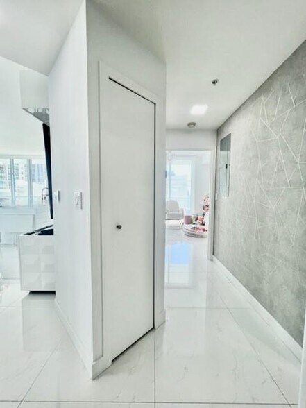 Building Photo - 79 SW 12th St