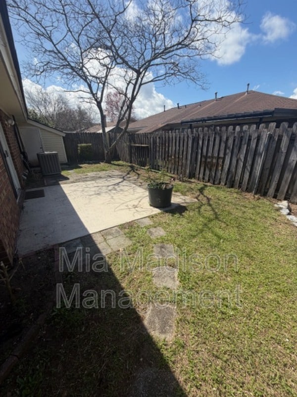 Building Photo - 11 Peach Ct