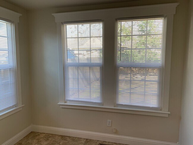 Building Photo - Cute Chico Charmer/Close to downtown and CSUC