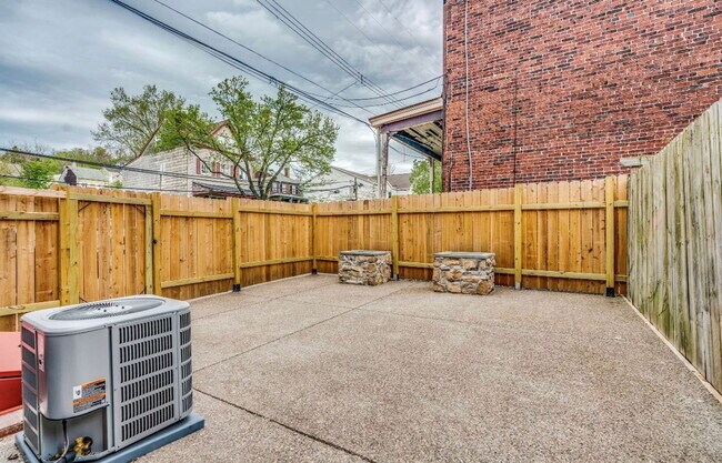 Building Photo - 122 N Evaline St