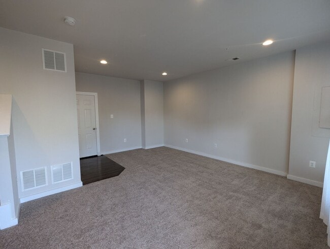 Building Photo - 1129 Lawler Dr
