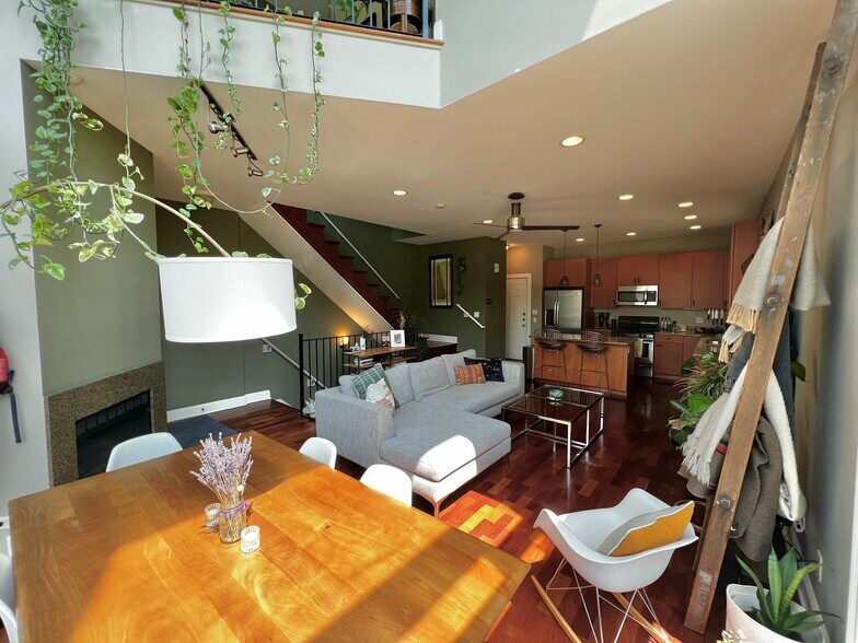 Open floor plan - 1700 N Talman Ave
