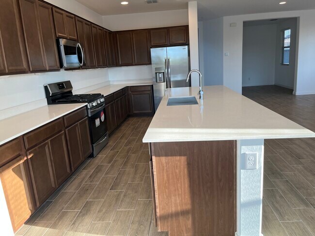 Building Photo - 9426 W Sells Dr