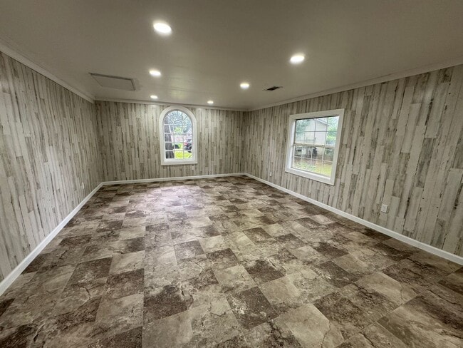 Building Photo - Must See Spacious 2 Bedroom 2.5 Bath Home ...