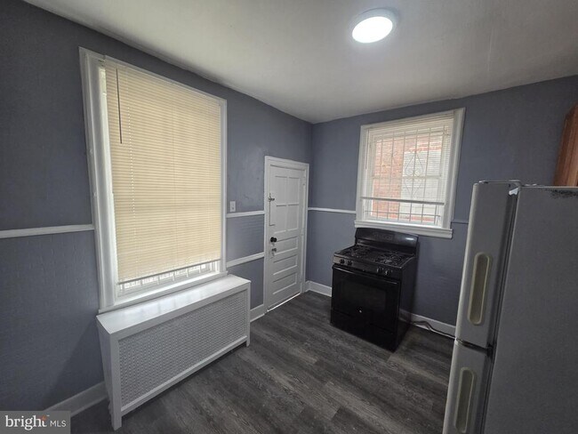 Building Photo - 302 W Loudon St