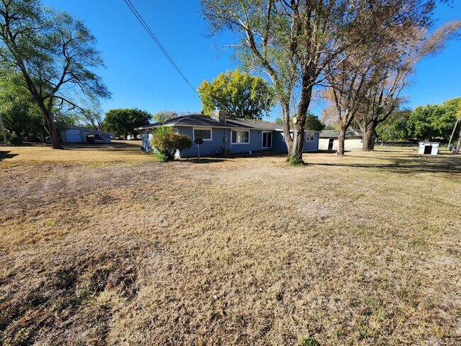 Building Photo - 318 W Feather Pl