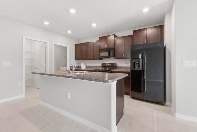 Building Photo - LIKE NEW 5 Bedroom Home for RENT in Touchstone!