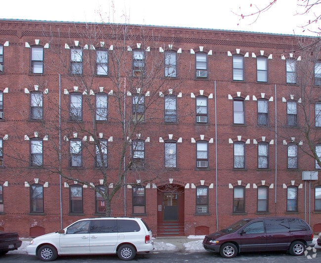 Primary Photo - 582 S Summer St