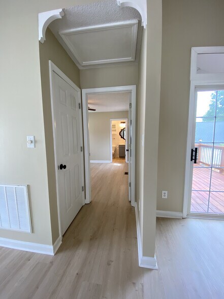 Building Photo - 3 Forest Creek Dr