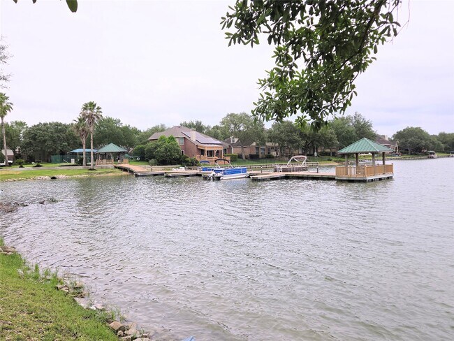 Building Photo - 4018 N Crystal Lake Cir