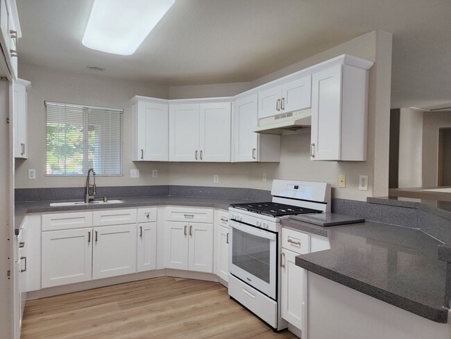 Building Photo - Great Single Story Home McVicker Canyon Hi...